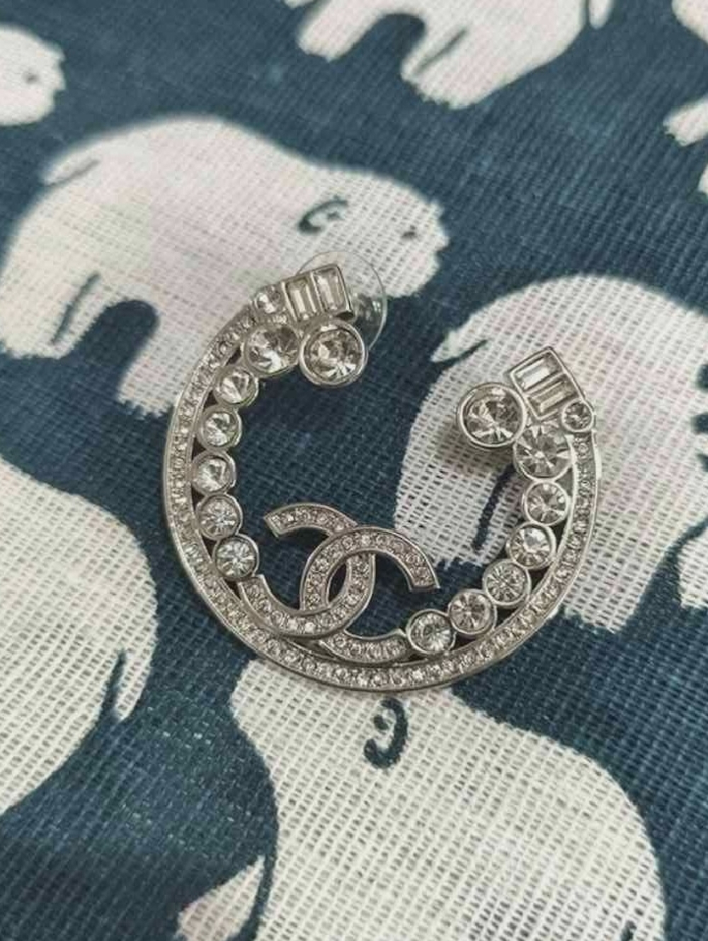 Chanel CC Crystal Silver Earrings - Picture 3 of 6